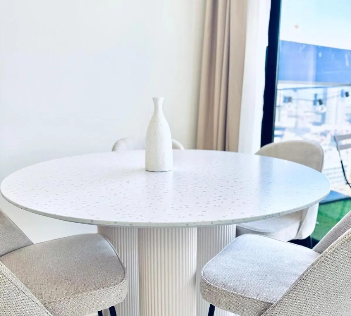 Aesthetic 2Bhk At Jumeirah Village Circle, Dubai 0*,